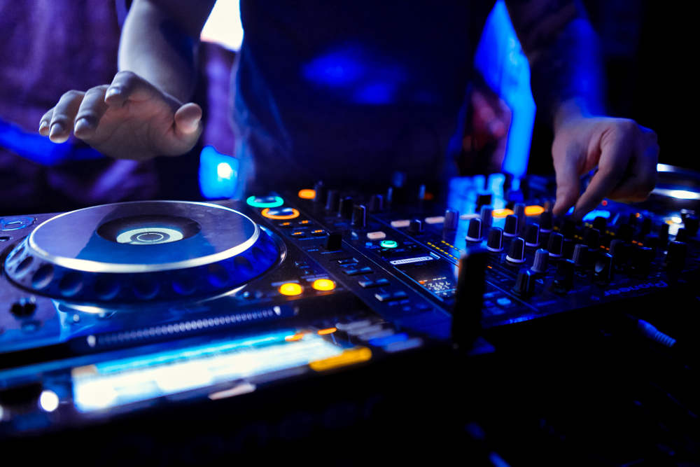 Dj,Mixes,The,Track,In,The,Nightclub,At,Party